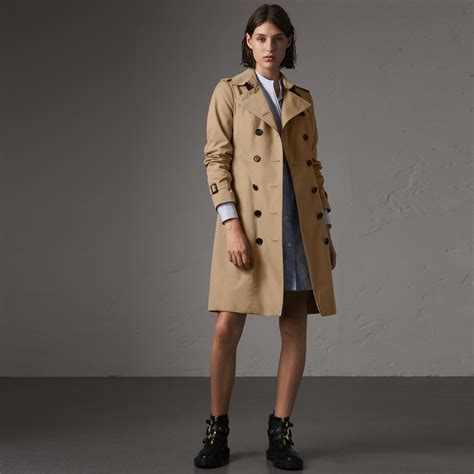 burberry sandringham trench coat how to wear|trench coat burberry original.